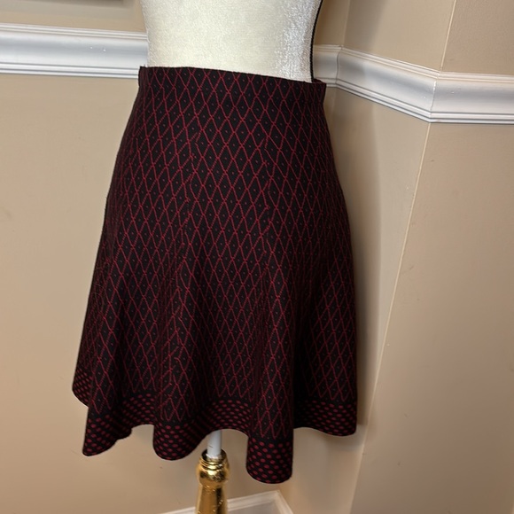 Hotness women’s knitted black with red detail skirt! - Picture 3 of 7